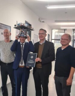 Dr. Roman Eschenbacher 2024 and examiners Prof. Görling, Prof. Libuda, Prof. Wasserscheid (image: FAU)